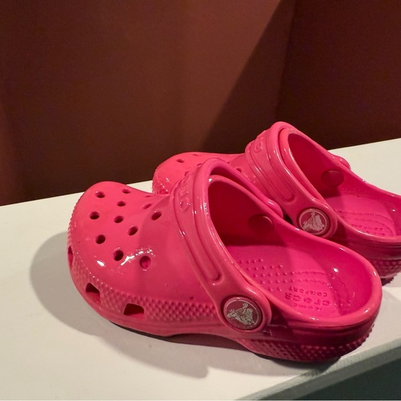 Kids Pink Crocs - Picture 5 of 9